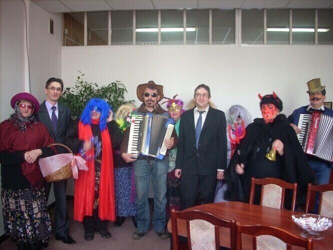 Młoda para i Cyganka u wójta