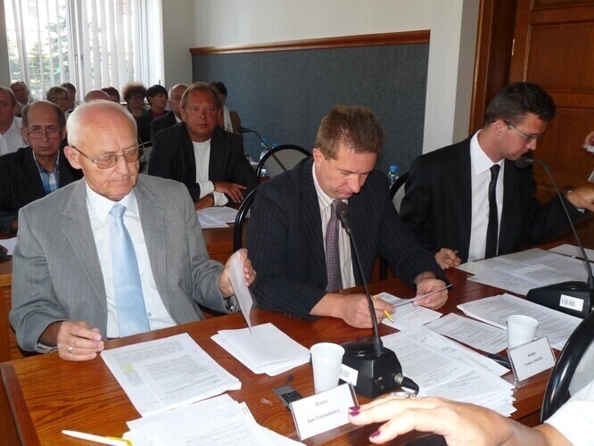 Wydadzą 10 milionów więcej niż planowali