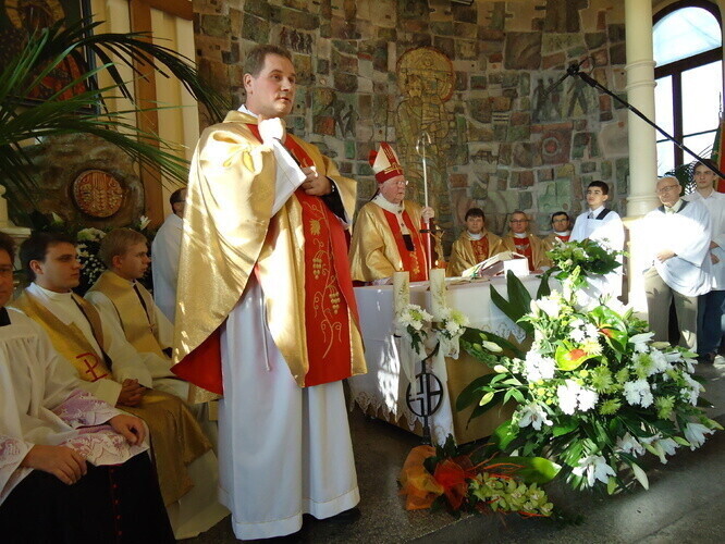 Piotrków Ksiądz Tomasz miga dla wiernych