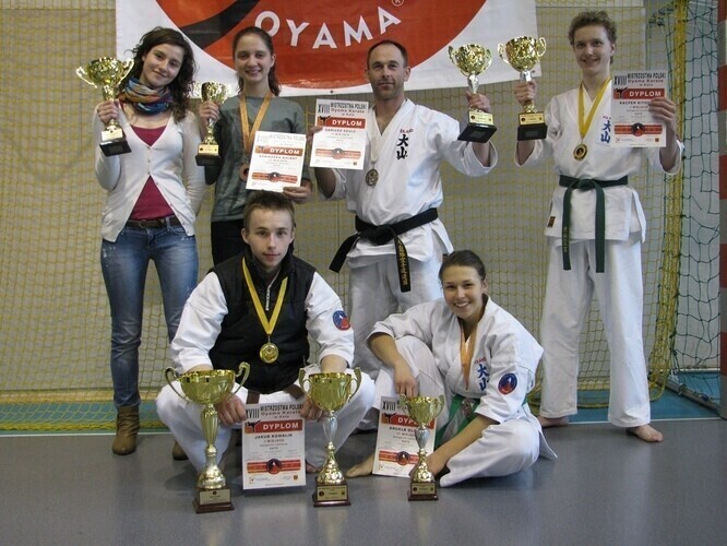 Kolejne medale karateków