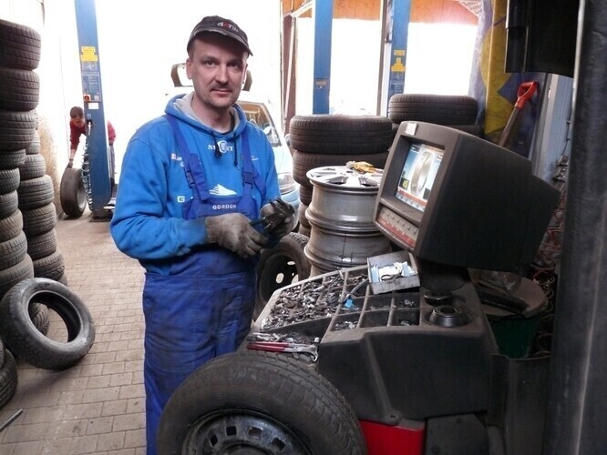 Region Zelowski pastor wymienia opony