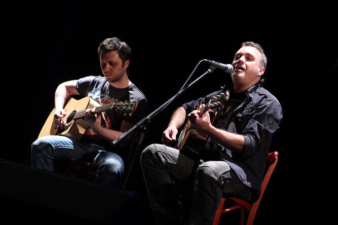 MOK Szymon Wydra zagrał akustycznie