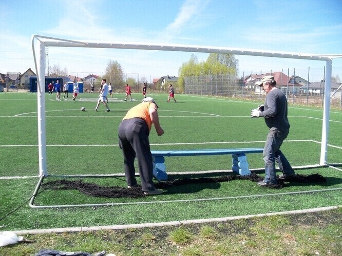 Boisko na Zawiłej Naprawianie tańsze od dozoru