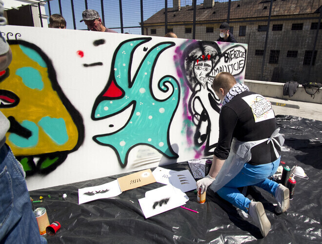 Nauczyli się graffiti w czerwcu pomalują miasto