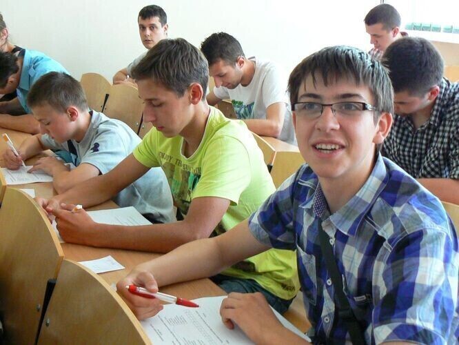 Prawie sto osób walczyło o piłkę