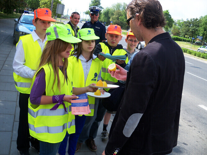 Zamiast mandatu cytryna na pochwałę jabłko