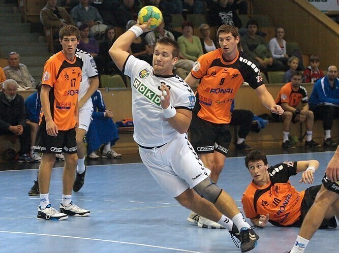 Pożarek ugasi pożar na kole