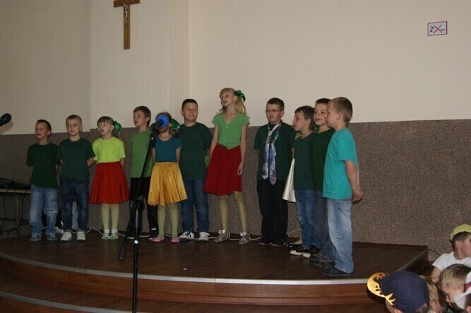 Tańce ognisko i cukrowa wata