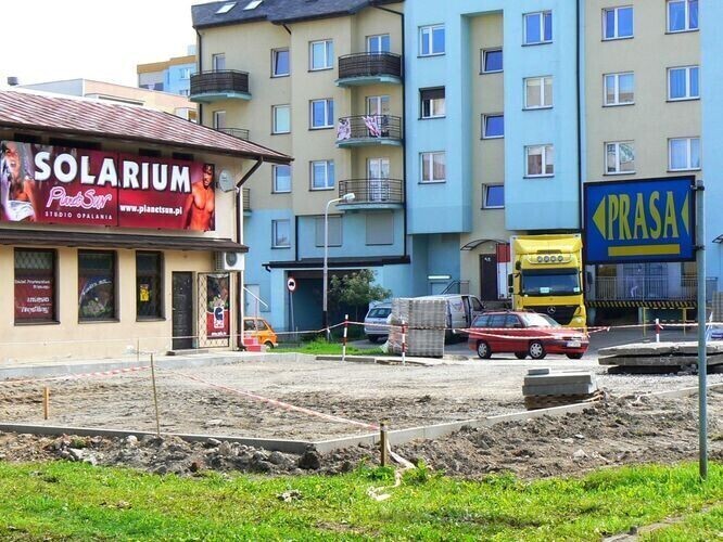 Piotrków Nowy parking na osiedlu