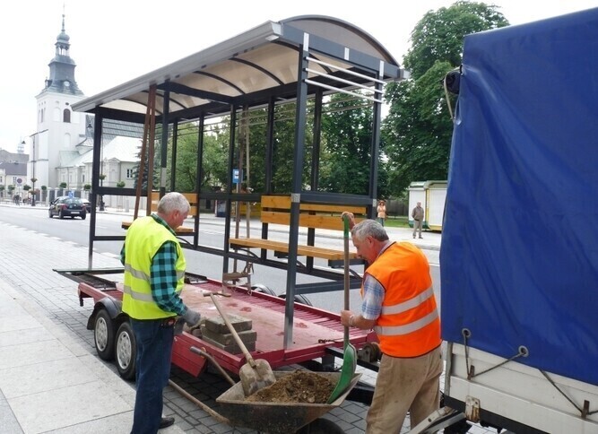 Wymieniają wiaty przystankowe na Słowackiego