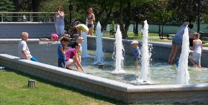 Kurtyna wodna w parku Jana Pawła II
