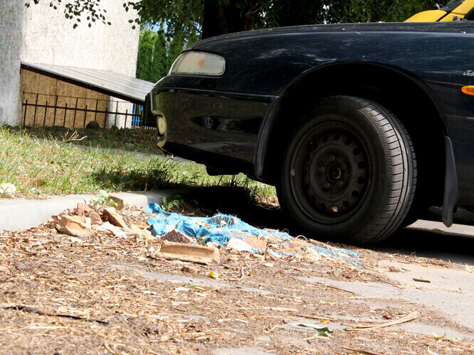 Piotrków Posprzątają parking przy Jagiellońskiej