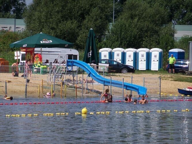 Miejska zjeżdżalnia na miejskim kąpielisku