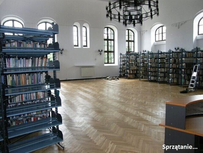 MBP Półki wymyte książki wyczyszczone