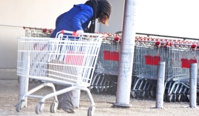 Ukradli wózki z supermarketu. Chcieli je sprzedać