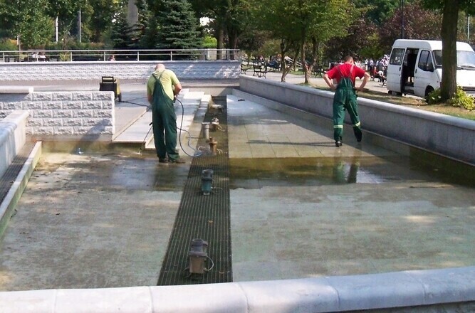 Piotrków Fontanna w parku wyłączona