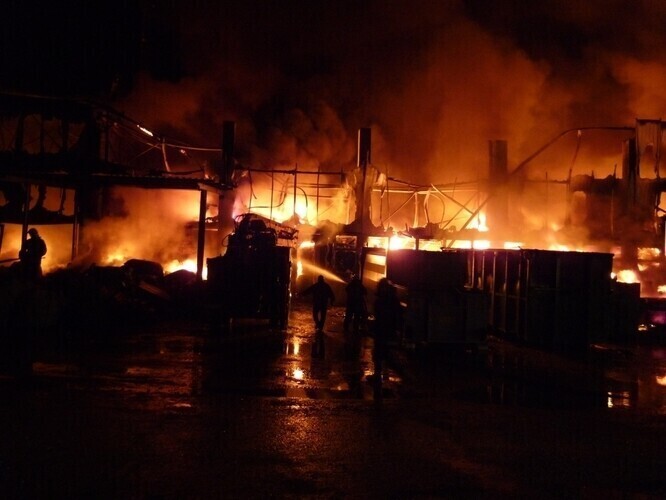 Wielki pożar zakładów w Zelowie