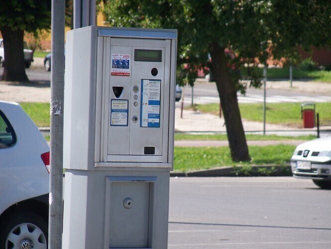 Kto będzie administrował płatnymi parkingami