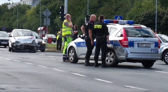 Piotrków Seicento uderzyło w radiowóz