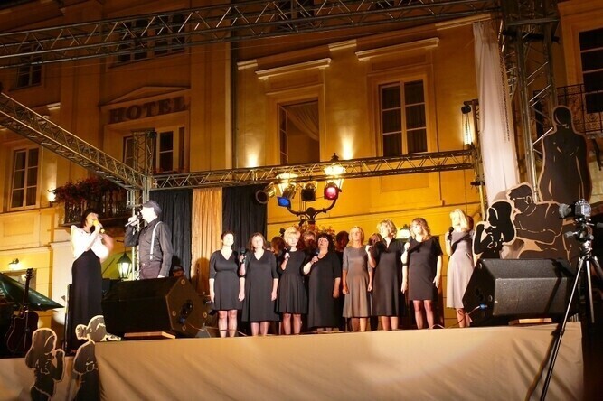 Tłumy na koncercie Kamienica na Trakcie