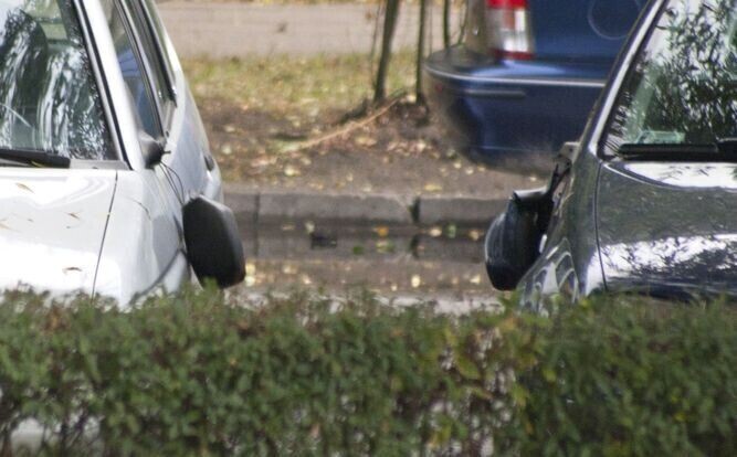 Zniszczyli 9 samochodów zostali złapani