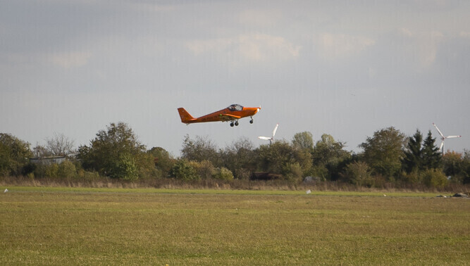 Na lotnisku zainscenizowali walkę powietrzną