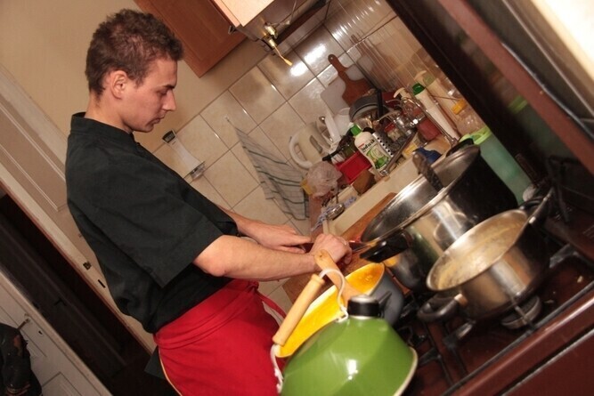 Musi nakarmić sześciu księży