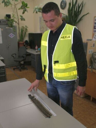 Odpowie za posiadanie narkotyków i amunicji