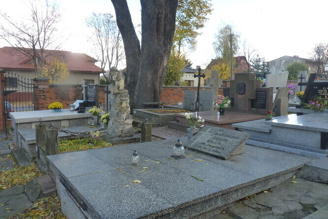 Radomsko Sześć tysięcy na nagrobki