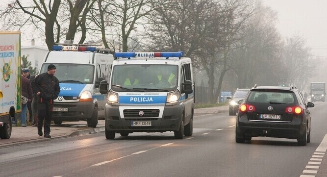 Ciężarówka najechała na leżącego mężczyznę