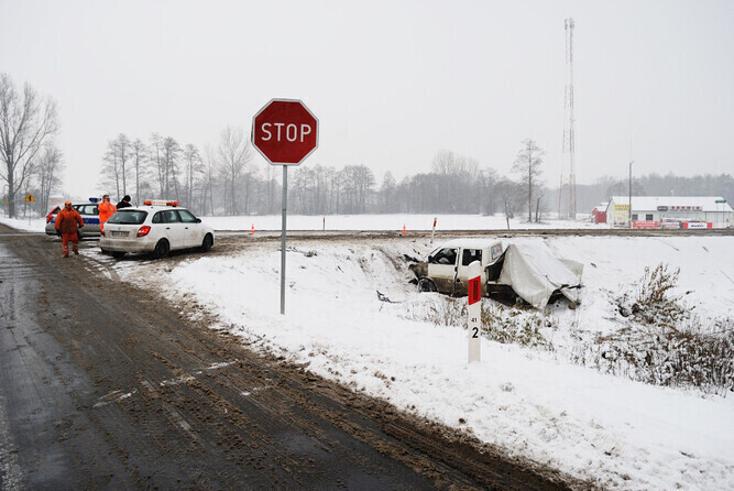 Bus zderzył się z TIR-em trzy osoby ranne