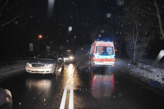 Nie miał siły przejść po pasach. Został potrącony