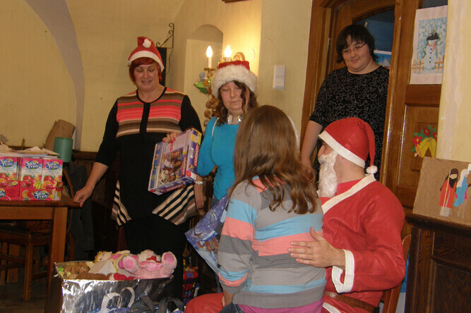 WSH Wręczyli prezenty podopiecznym Oratorium