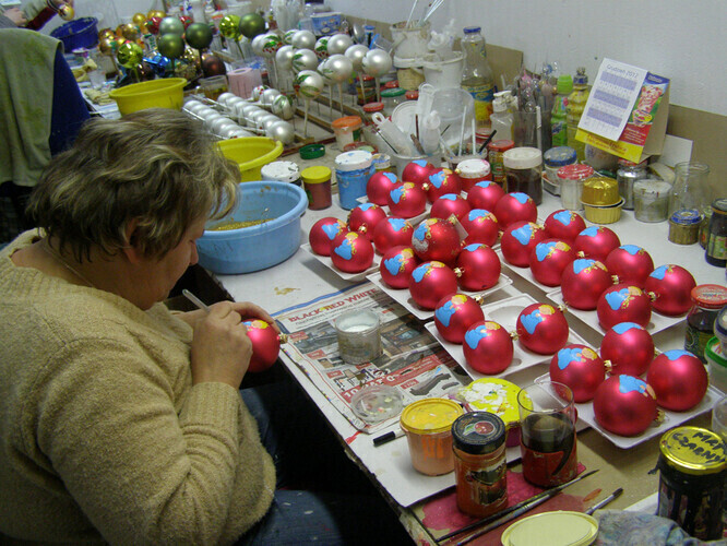 Fabrykę bombek odwiedza 40 wycieczek w tygodniu