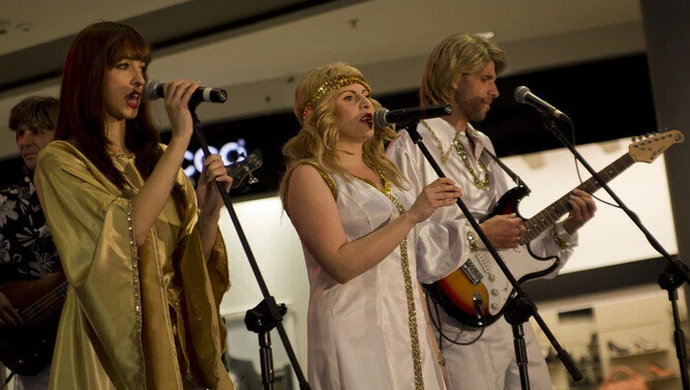 Focus: Noc zakupów i największe przeboje Abby