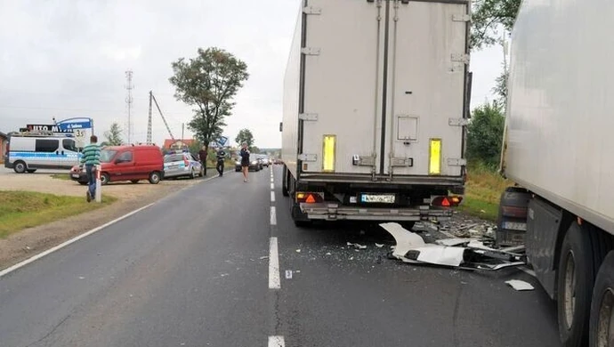 Kolizja tirów na krajowej „ósemce”