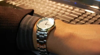 Sprzedawała w sieci podrabiane zegarki