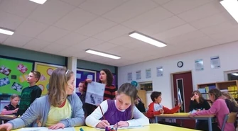 Uczniowie z piotrkowskiej „piątki” walczą o żarówki