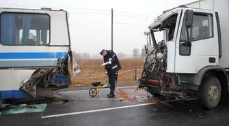 Region: Ciężarówka uderzyła w autobus
