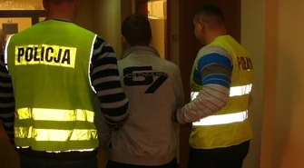 Napadł z bronią na ekspedientkę, ukradł pieniądze