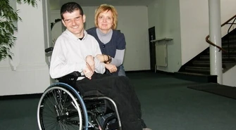 Za nakrętki kupili wózek dla Łukasza