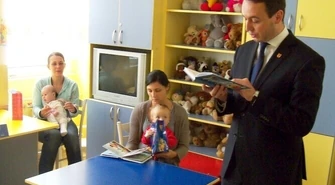 W szpitalu czytali bajki i wręczali upominki