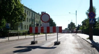 Piotrków: Ciężarówki rozjeżdżają im drogę