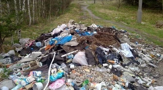 Policyjne dokumenty na wysypisku