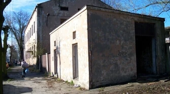 Zwłoki na terenie po byłym Metalplaście