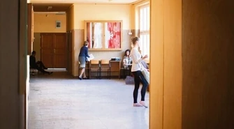 Piotrków: Zamknęli im sale – uczą się na korytarzu!