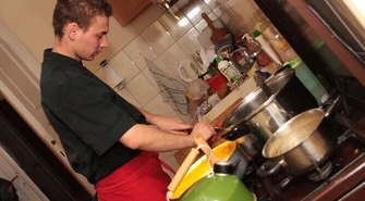 Musi nakarmić sześciu księży