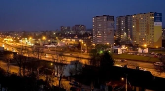 Miasto oświetla dodatkowe budynki – urzędnicy nie chcą rozmawiać na ten temat