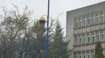 Strażnicy rejestrują przejeżdżających na czerwonym