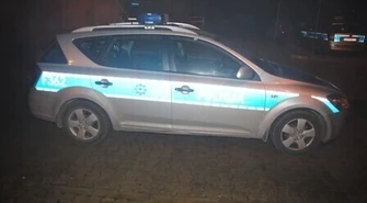 Wjechał w ogrodzenie – chciał się pozbyć policji